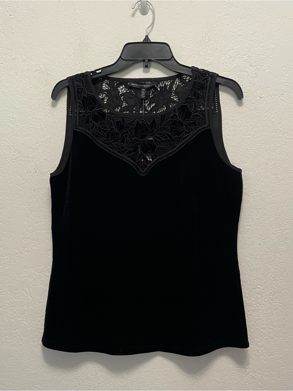 white house black market M Black Sleeveless Velvet Lace Neckline Tank NEW